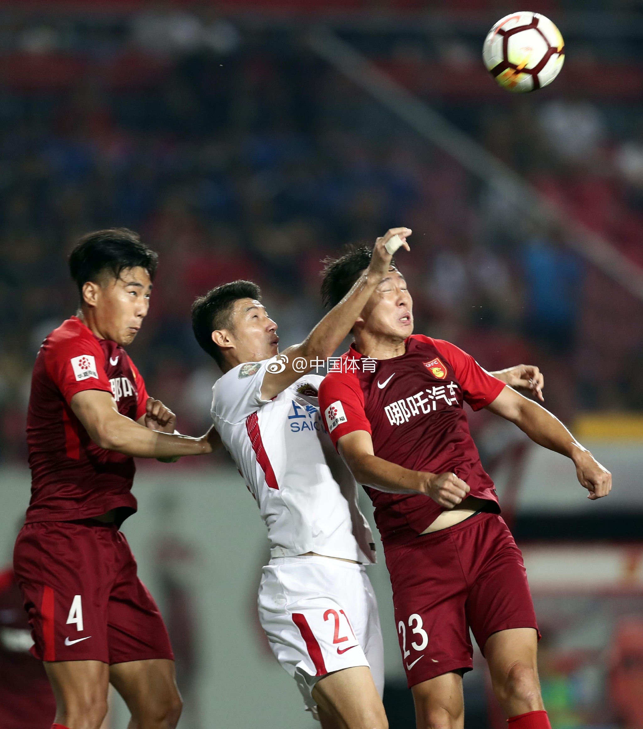 上海上港客场逼平河北华夏幸福，实现闯关